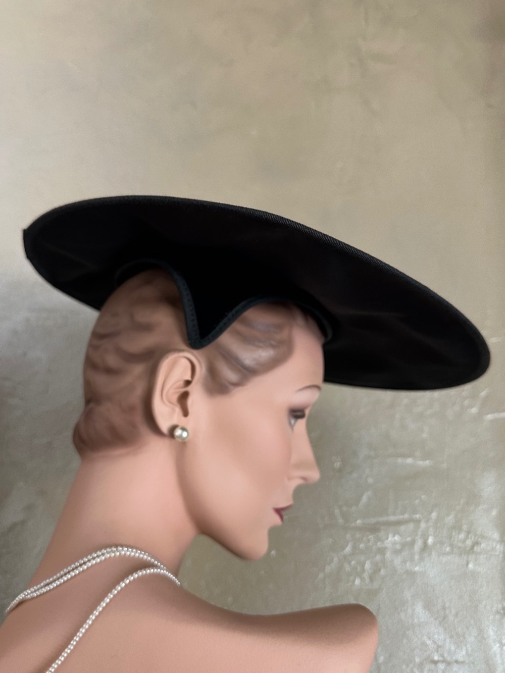 DEBONAIR 1950's BLACK VELOUR CARTWHEEL HAT + BRAIDED BAND/BOW - Picture 3 of 10
